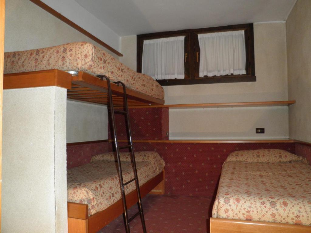 R.T.A. Hotel Des Alpes 2 Madonna di Campiglio Room photo