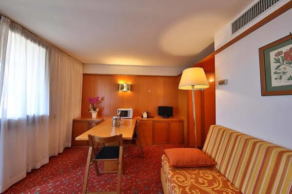 R.T.A. Hotel Des Alpes 2 Madonna di Campiglio Exterior photo
