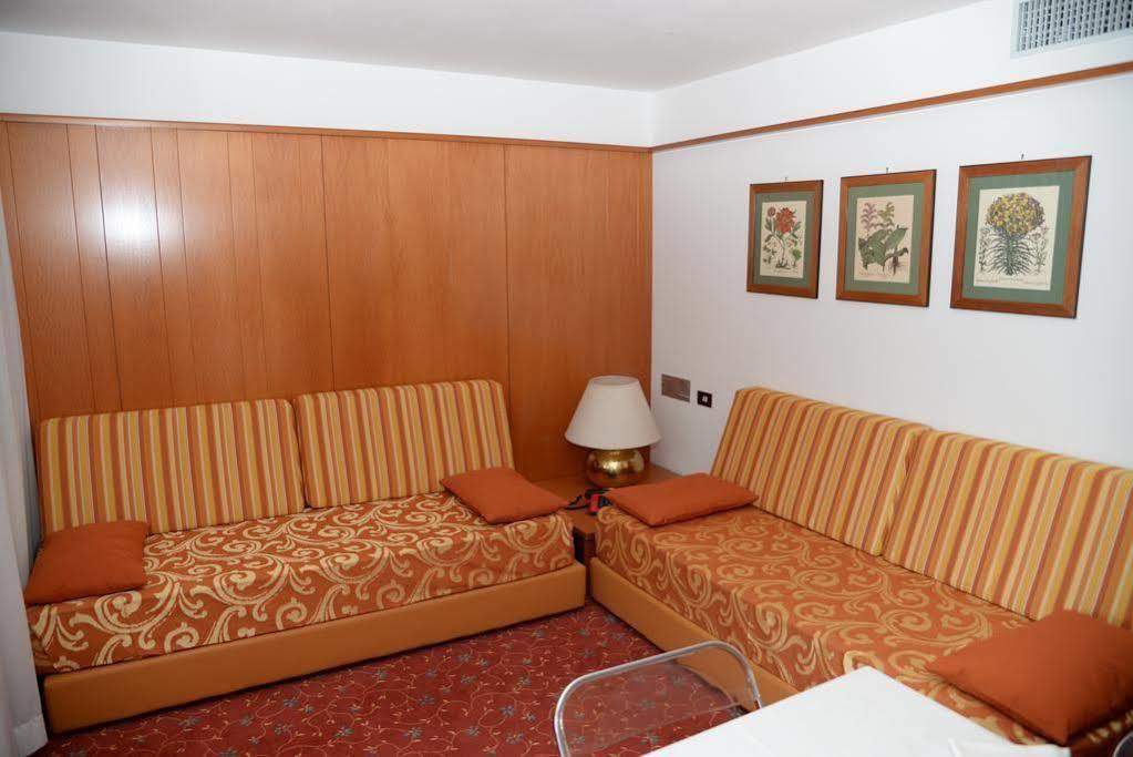 R.T.A. Hotel Des Alpes 2 Madonna di Campiglio Exterior photo